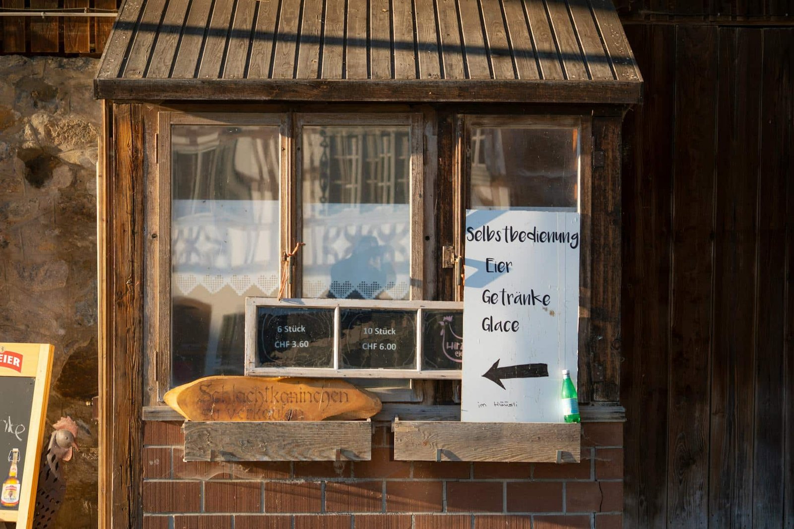 photo/rustic-self-service-shop-window-in-sunlight