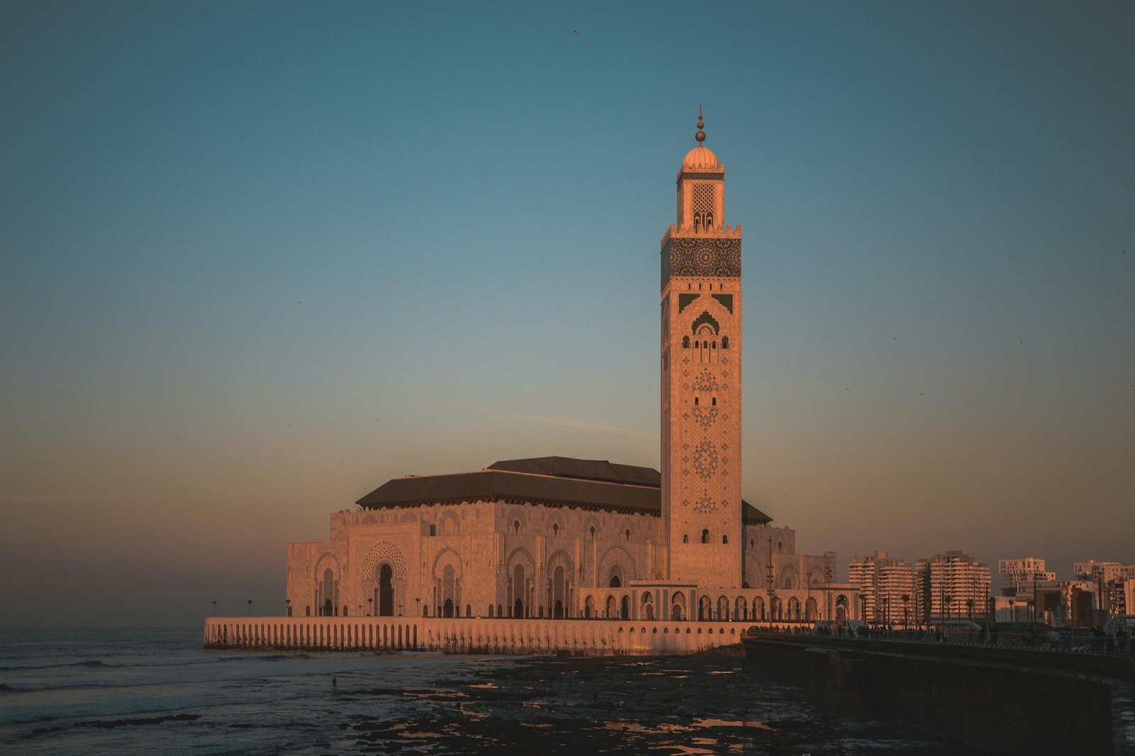 photo/architectural-photography-of-hassan-ii-mosque