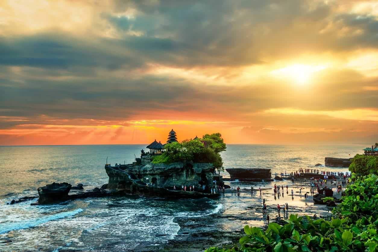 Pura tanah lot beautiful and famous travel location in Bali, Indonesia-1445828364